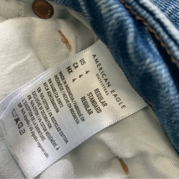 American Eagle Stretch Mom Jeans High Rise Distressed Light Wash Size 4 - Picture 9 of 10